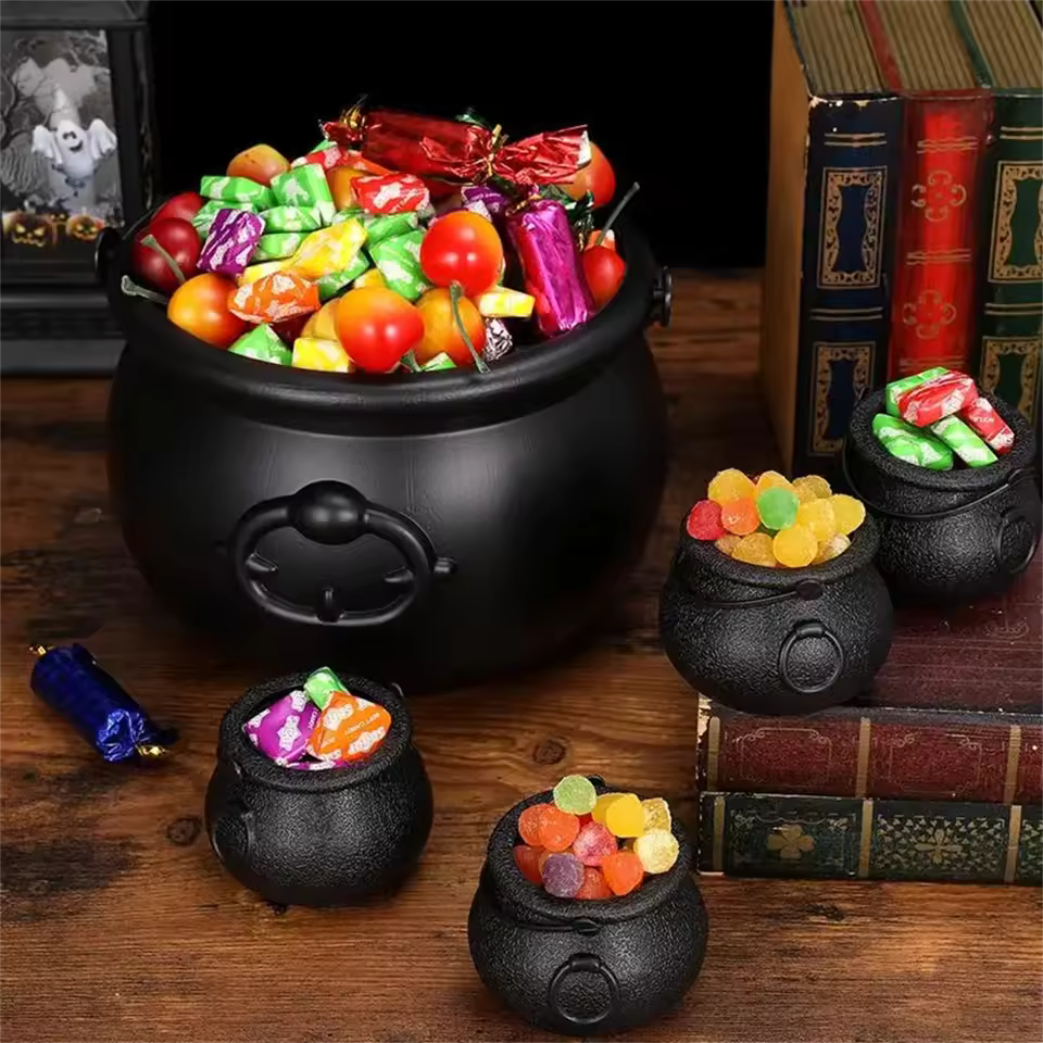 Candy bowl witch kettle